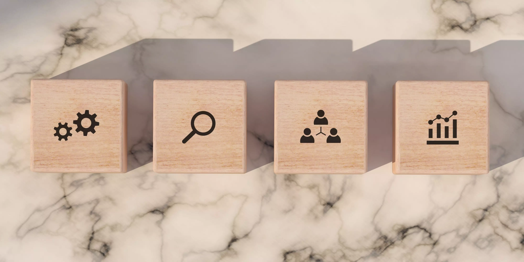 conceptual-business-illustration-with-wooden-blocks-icons-marble-background Stratégies de recrutement efficaces